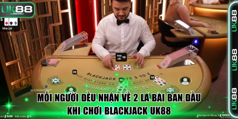 Mỗi người đều nhận về 2 lá bài ban đầu khi chơi Blackjack UK88.